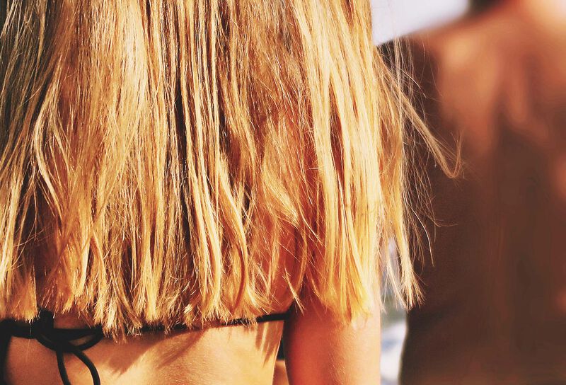 Cheveux blonds en &eacute;t&eacute; : probl&egrave;mes et solutions