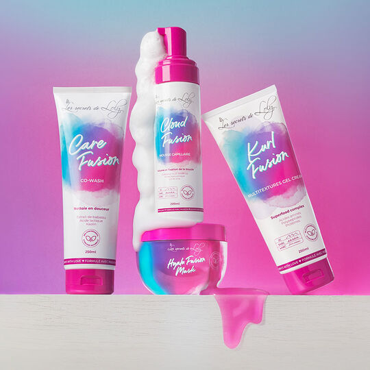 Rituel pour cheveux multi-textur&eacute;s boucl&eacute;s fris&eacute;s