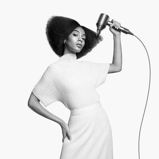 Sèche-cheveux Supersonic avec 5 accessoires de coiffage