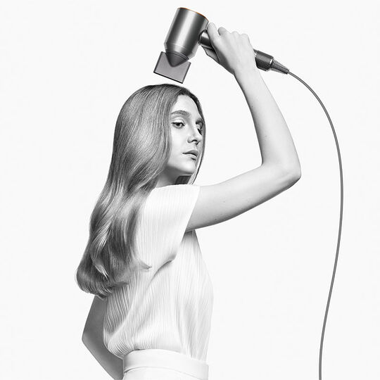 Sèche-cheveux Supersonic avec 5 accessoires de coiffage