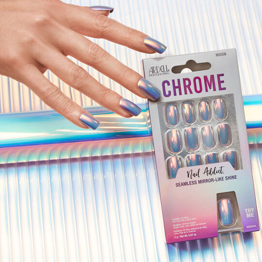 Faux ongle effet chrome moon