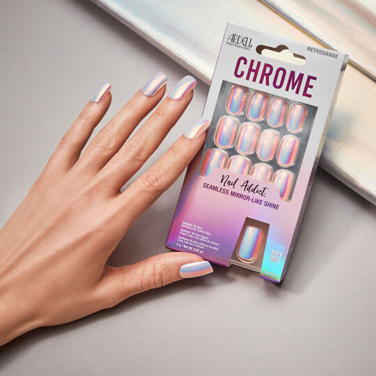Faux ongle effet chrome retrograde