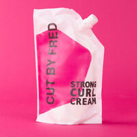 Cr&egrave;me de d&eacute;finition cheveux tr&egrave;s boucl&eacute;s fris&eacute;s Strong Curl Cream
