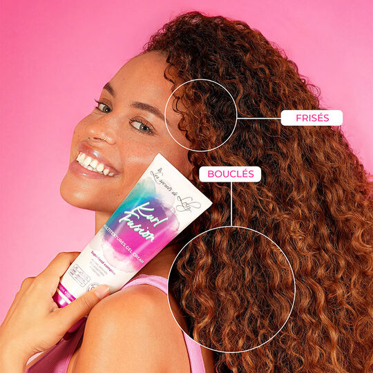 Rituel pour cheveux multi-textur&eacute;s boucl&eacute;s fris&eacute;s