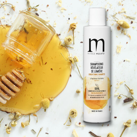 Shampooing révélateur de lumière pour cheveux ternes