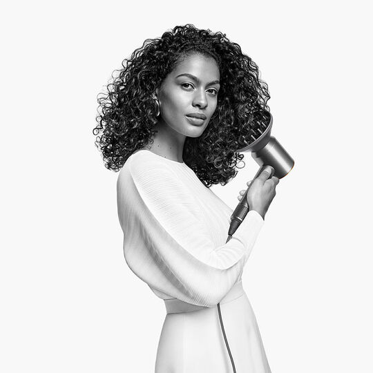 Sèche-cheveux Supersonic avec 5 accessoires de coiffage