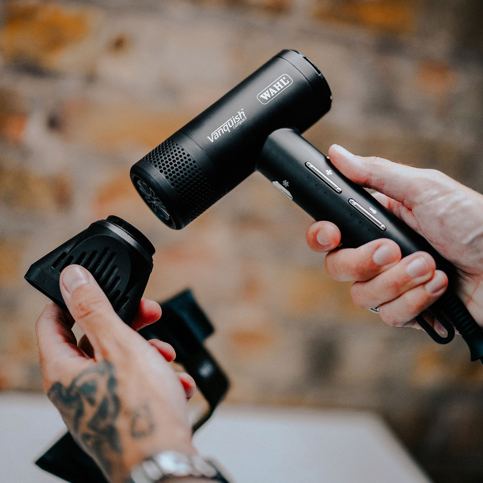 Sèche-Cheveux Professionnel WAHL VANQUISH 1600W Moteur Numérique - Avec Diffuseur - Fiche EU - Neuf