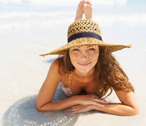 femme à la plage